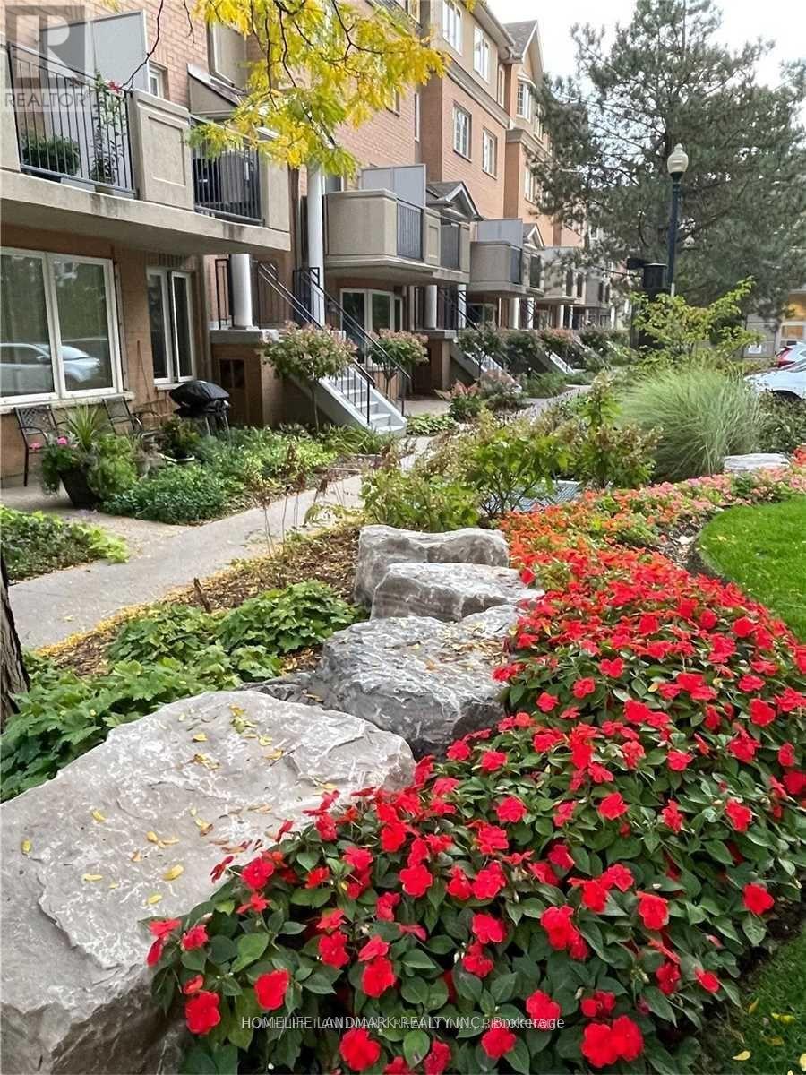 1002 - 28 SOMMERSET WAY, Toronto, Ontario