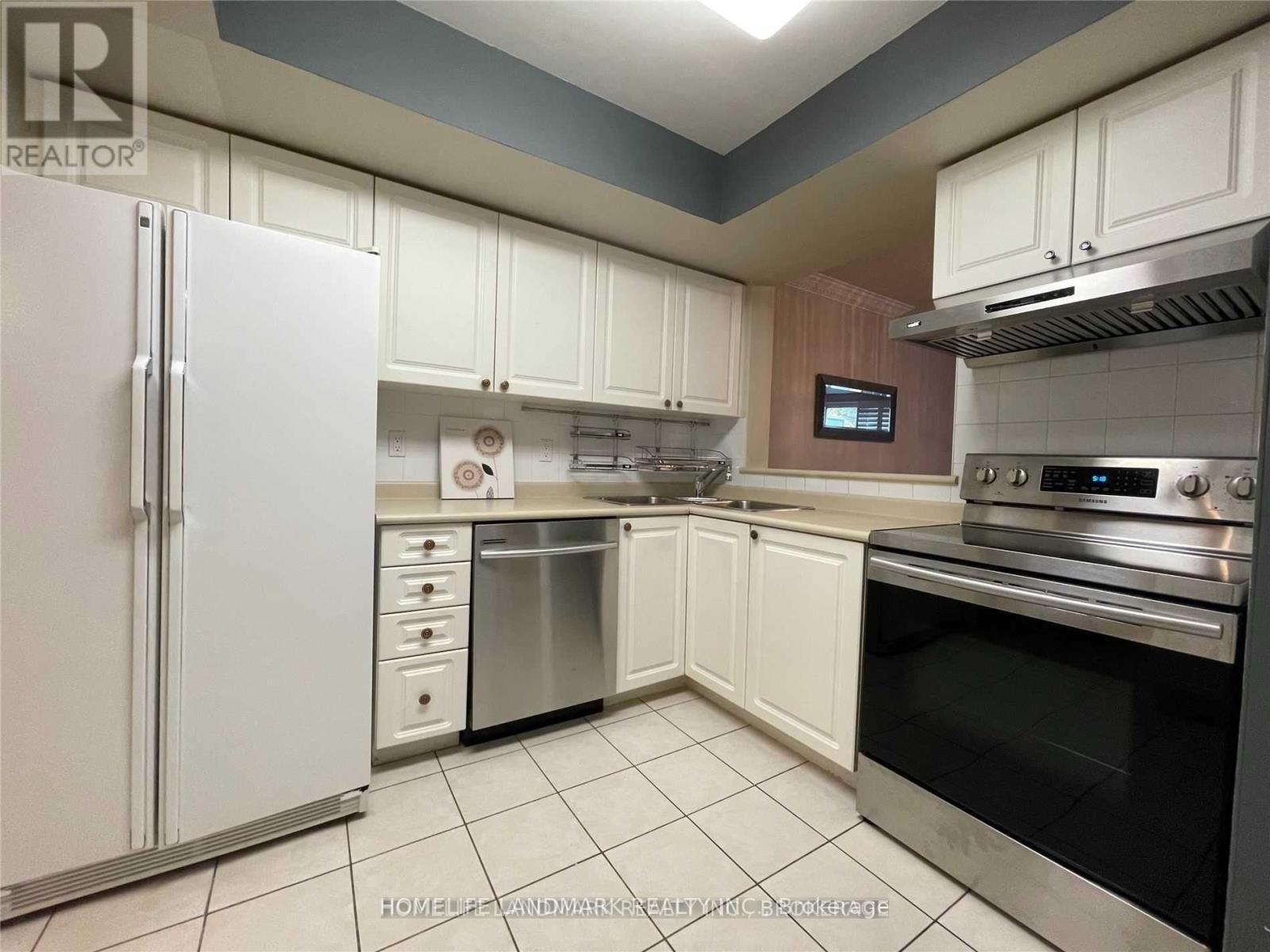 1002 - 28 Sommerset Way, Toronto, Ontario  M2N 6W7 - Photo 4 - C12646338