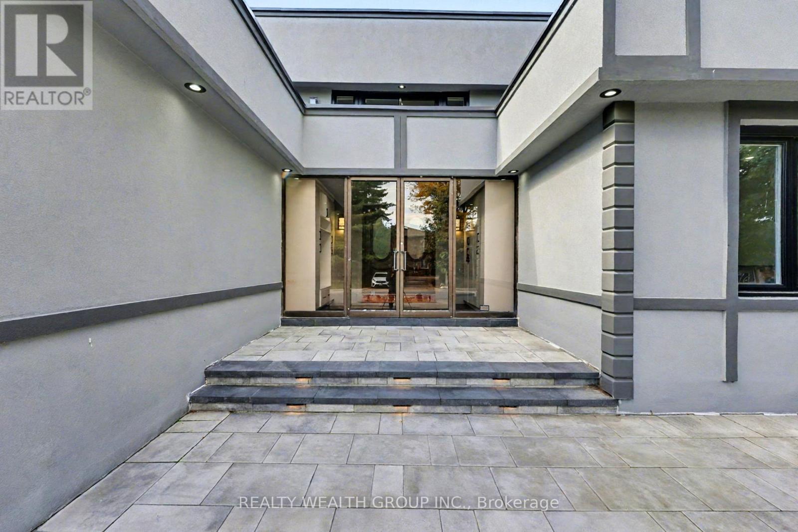 32 Colton Crescent S, Vaughan, Ontario  L4L 3L7 - Photo 3 - N12744844