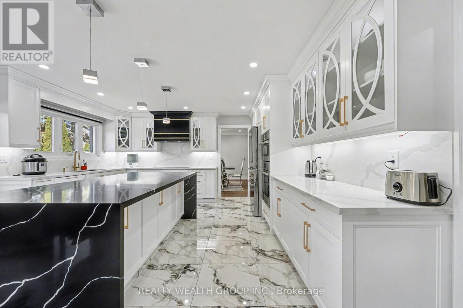 32 Colton Crescent S, Vaughan, Ontario  L4L 3L7 - Photo 8 - N12744844