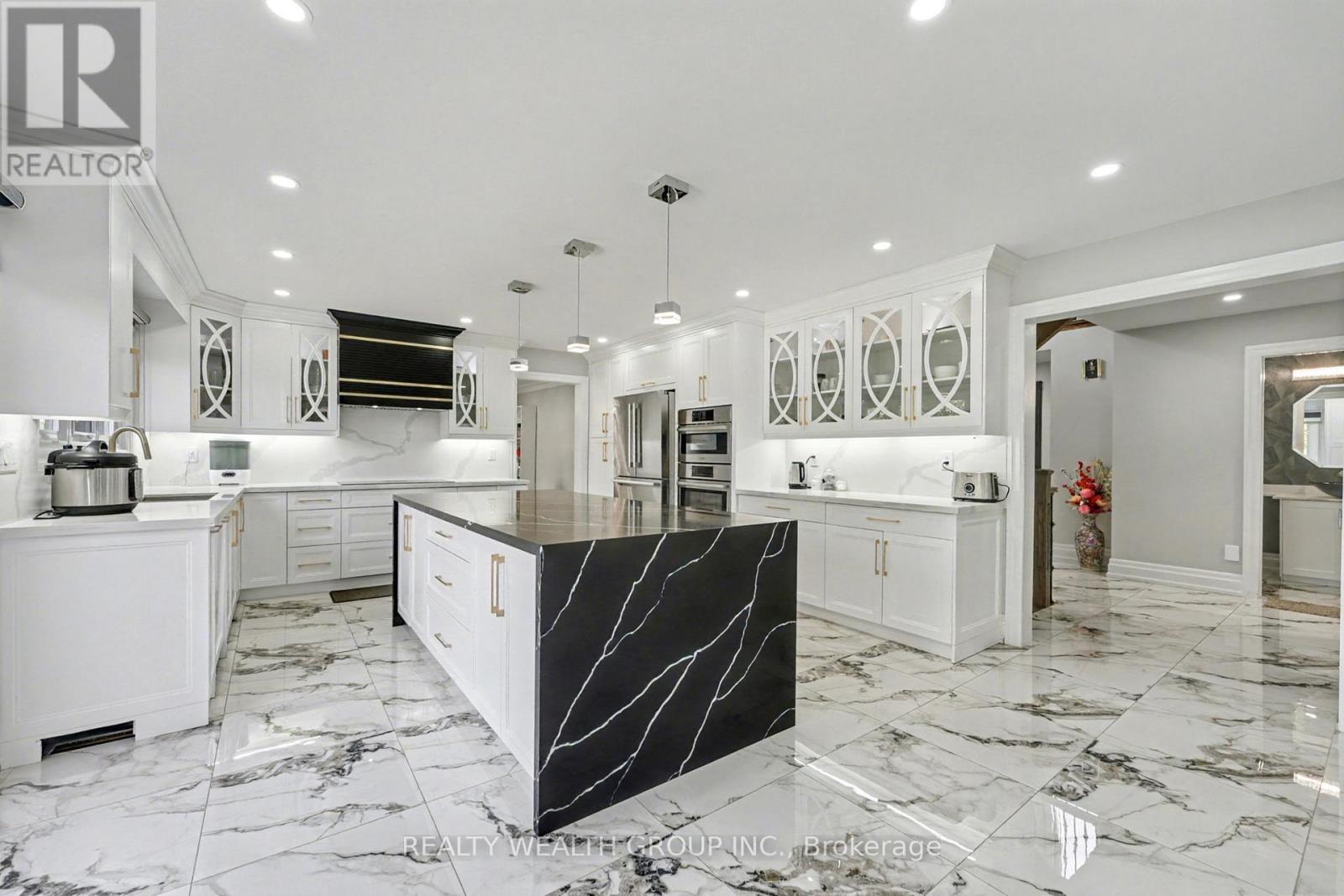 32 Colton Crescent S, Vaughan, Ontario  L4L 3L7 - Photo 9 - N12744844