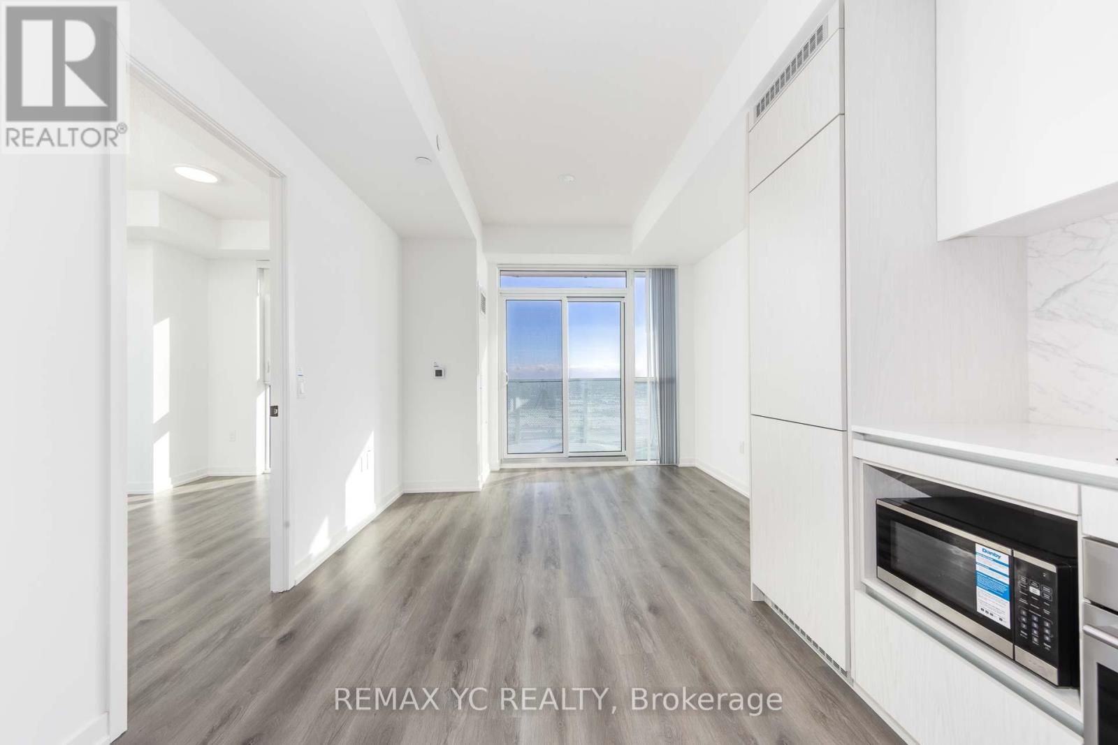 3910 - 28 Interchange Way, Vaughan, Ontario  L4K 5Z7 - Photo 4 - N12744852