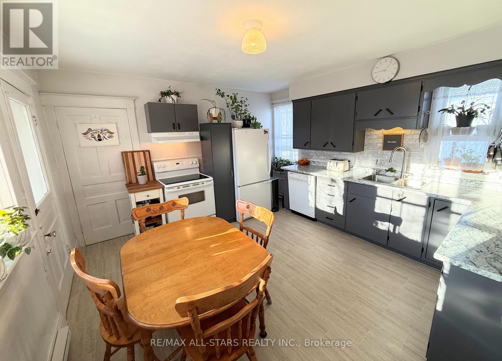 25 Louisa Street, Kawartha Lakes, Ontario  K0M 1N0 - Photo 17 - X12403183