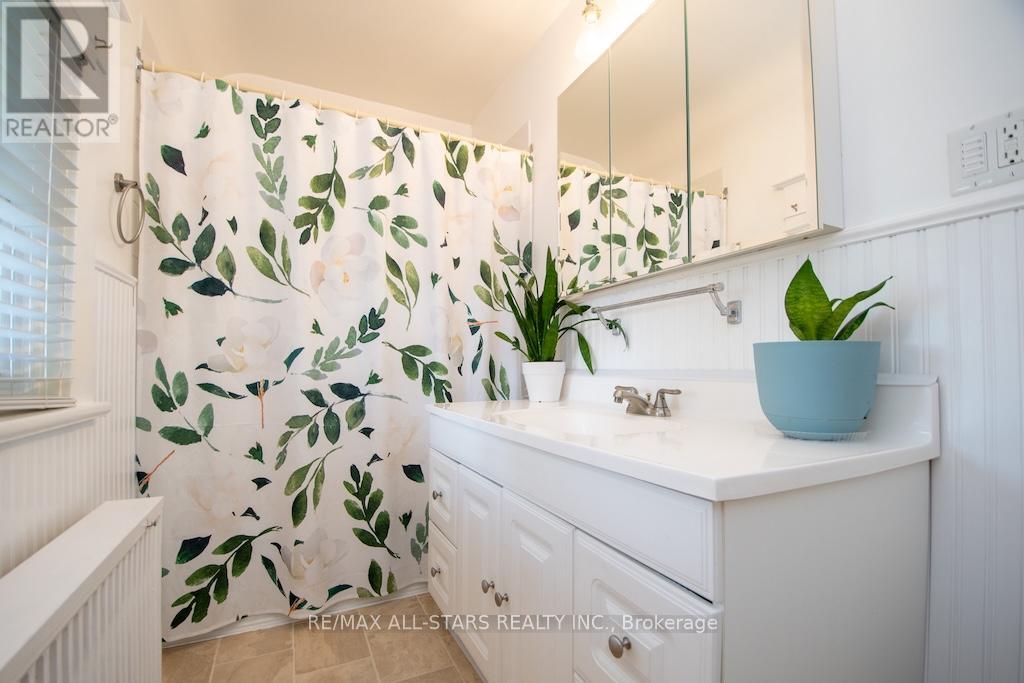 25 Louisa Street, Kawartha Lakes, Ontario  K0M 1N0 - Photo 26 - X12403183