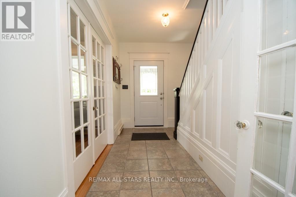 25 Louisa Street, Kawartha Lakes, Ontario  K0M 1N0 - Photo 4 - X12403183