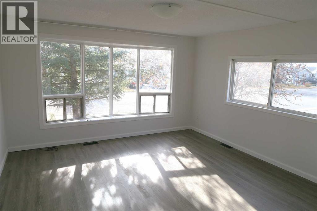 901 Briarwood Crescent, Strathmore, Alberta  T1P 1E7 - Photo 4 - A2276674