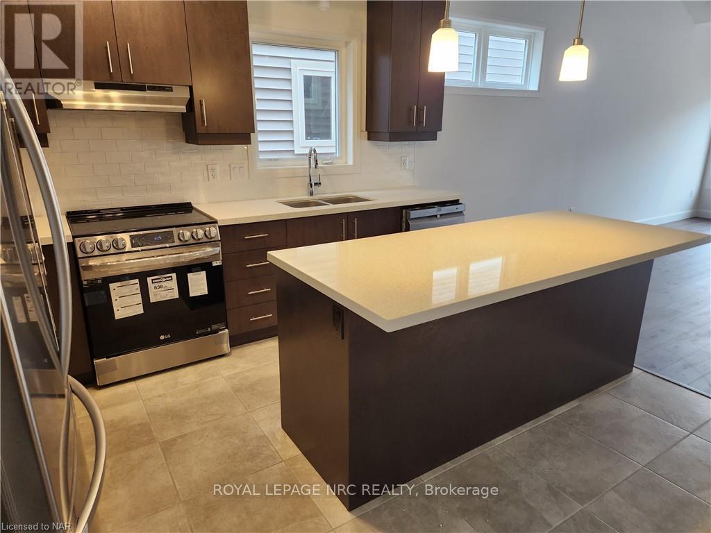 66 Beachwalk Crescent, Fort Erie, Ontario  L0S 1N0 - Photo 5 - X12744900