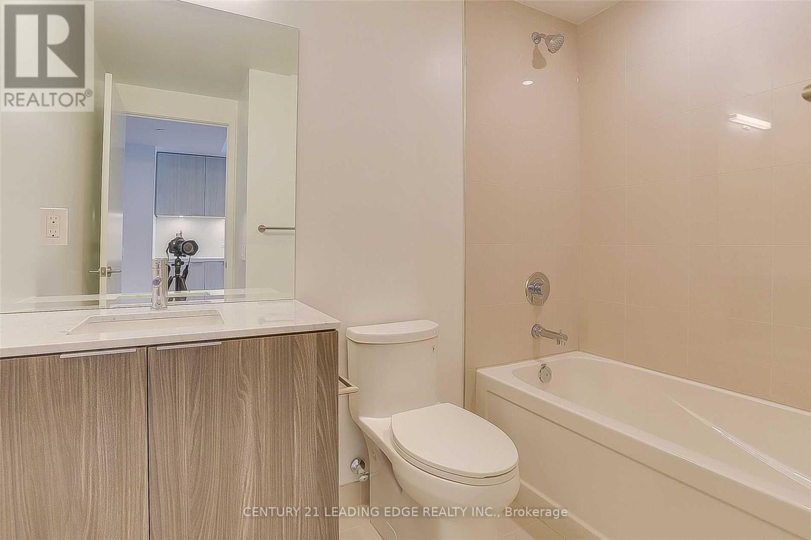 301 - 15 Queens Quay E, Toronto, Ontario  M5E 0C5 - Photo 8 - C12744878