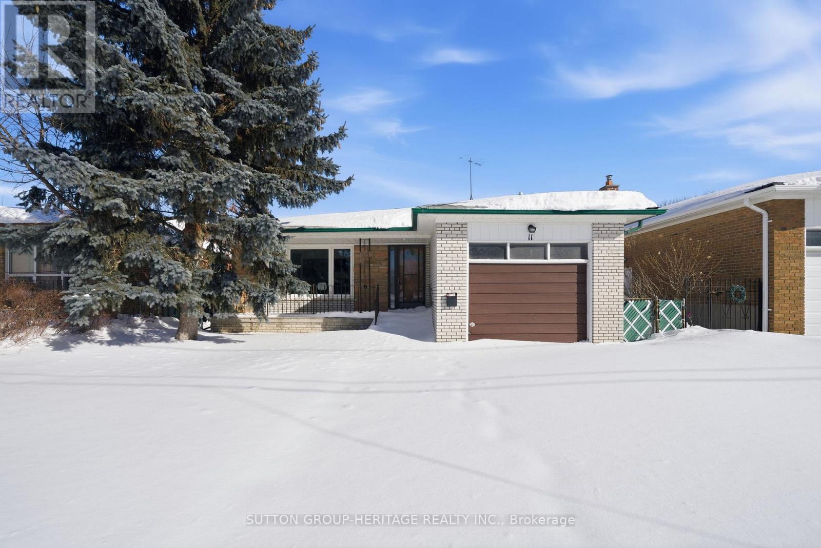 11 SUSAN STREET, Toronto, Ontario