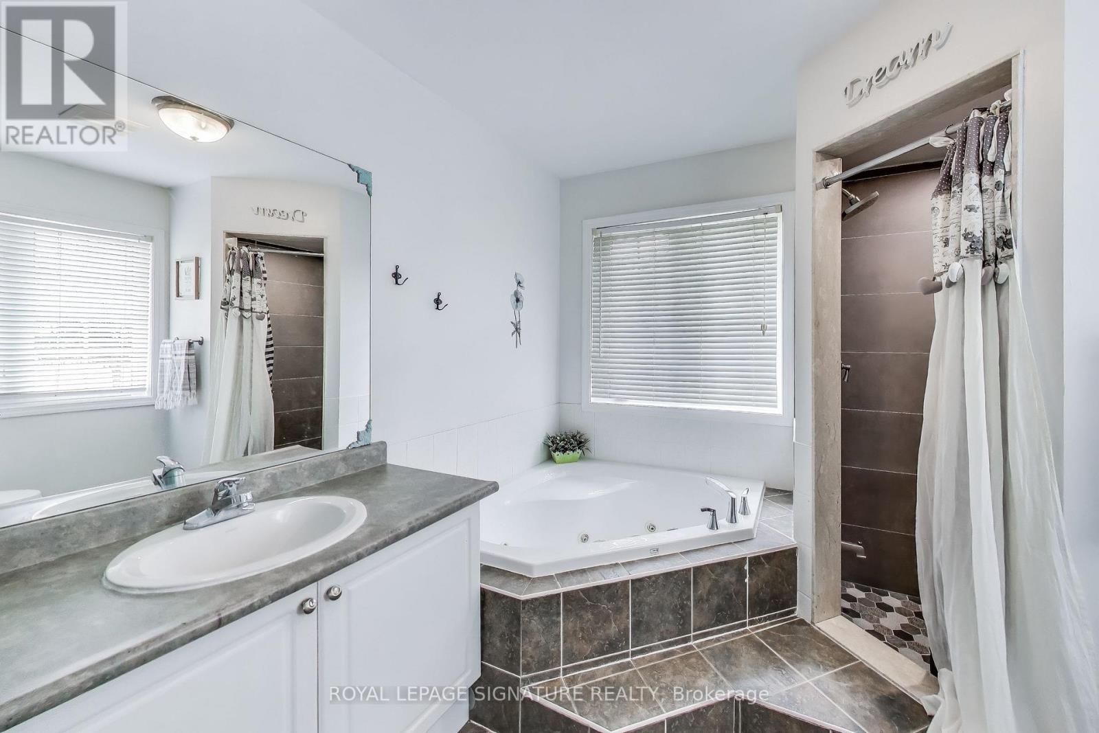 65 Red River Crescent, Newmarket, Ontario  L3X 2X2 - Photo 17 - N12744886