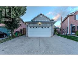 32 HEDDON COURT, Brampton, Ontario