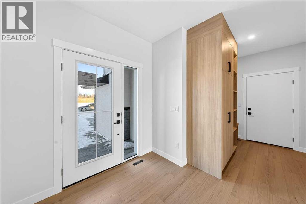 7 Lakewood Way, Strathmore, Alberta  T1P 2J5 - Photo 4 - A2283008