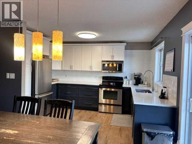 8210 104 Avenue, Peace River, Alberta  T8S 1X9 - Photo 10 - A2272074