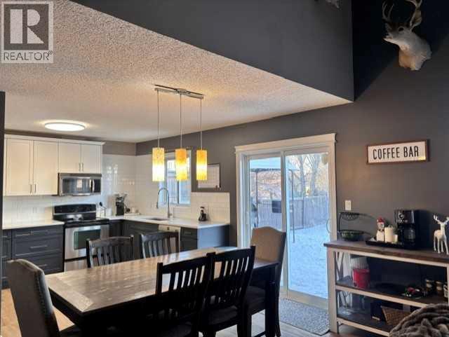 8210 104 Avenue, Peace River, Alberta  T8S 1X9 - Photo 11 - A2272074