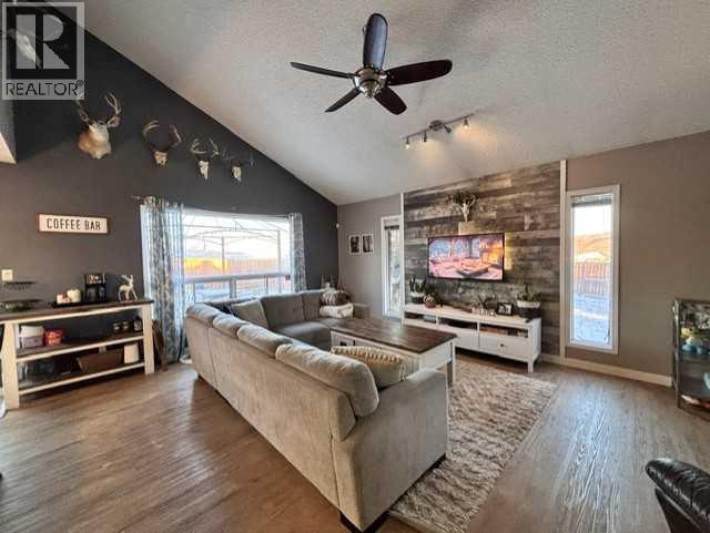 8210 104 Avenue, Peace River, Alberta  T8S 1X9 - Photo 14 - A2272074