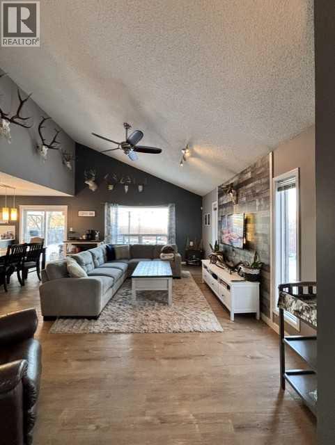 8210 104 Avenue, Peace River, Alberta  T8S 1X9 - Photo 17 - A2272074