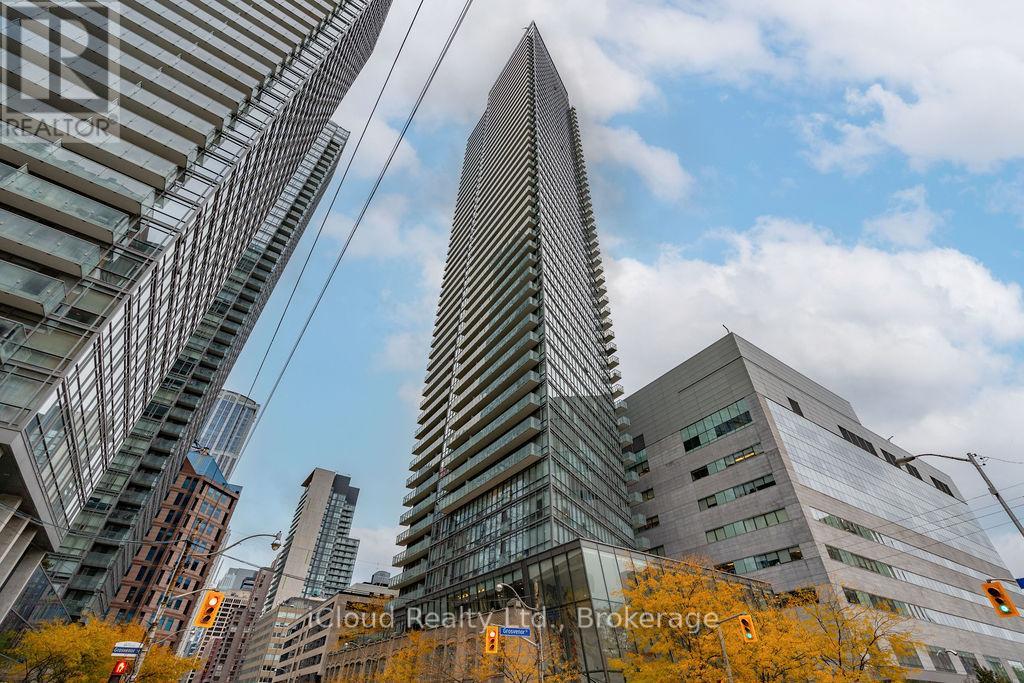 4706 - 832 BAY STREET, Toronto, Ontario