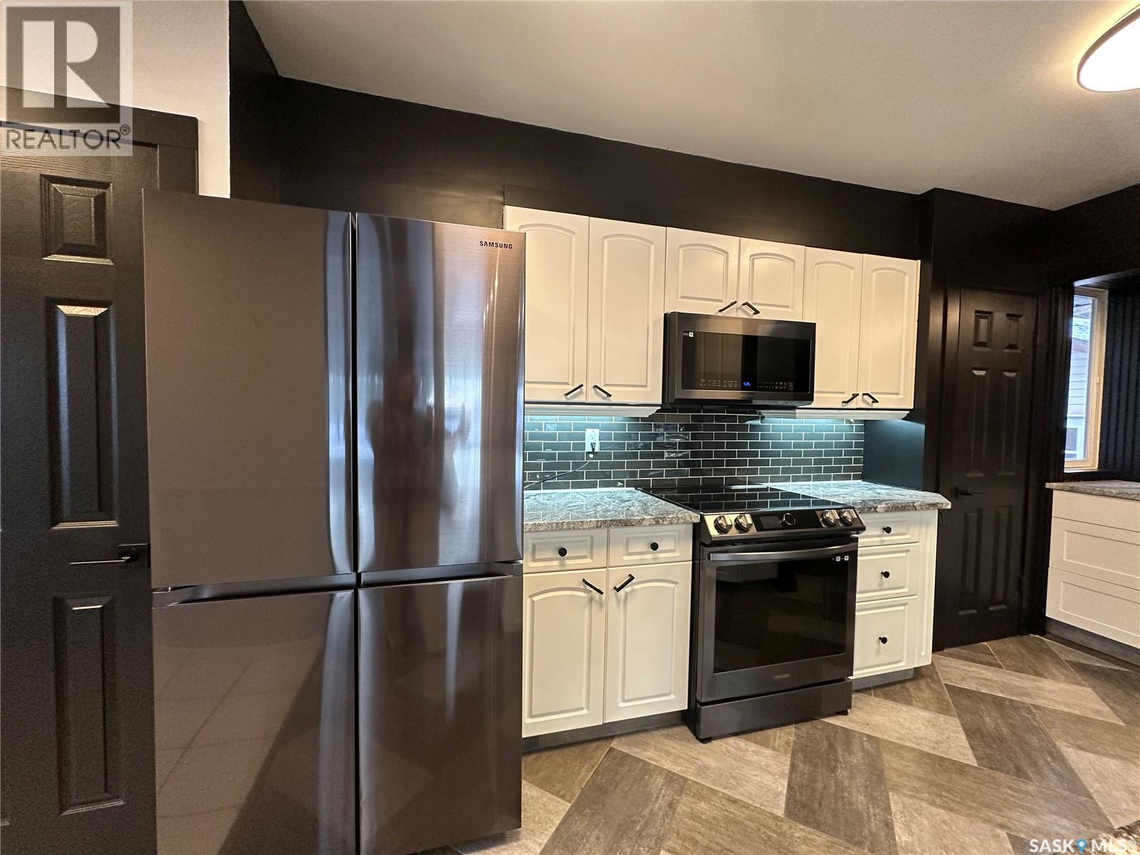 801 5th Avenue, Whitewood, Saskatchewan  S0G 5C0 - Photo 10 - SK027731