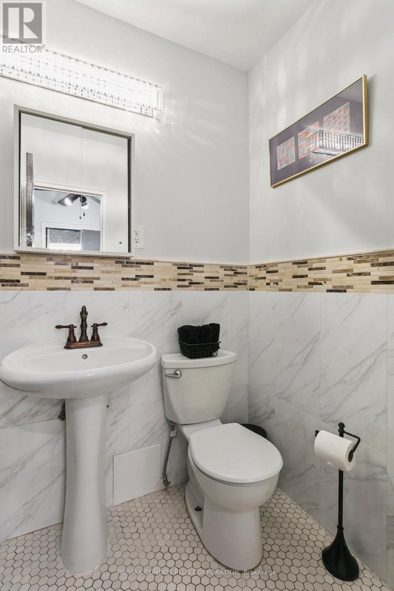101 - 185 Stephen Drive W, Toronto (Stonegate-Queensway), Ontario  M8Y 3N5 - Photo 25 - W12569032