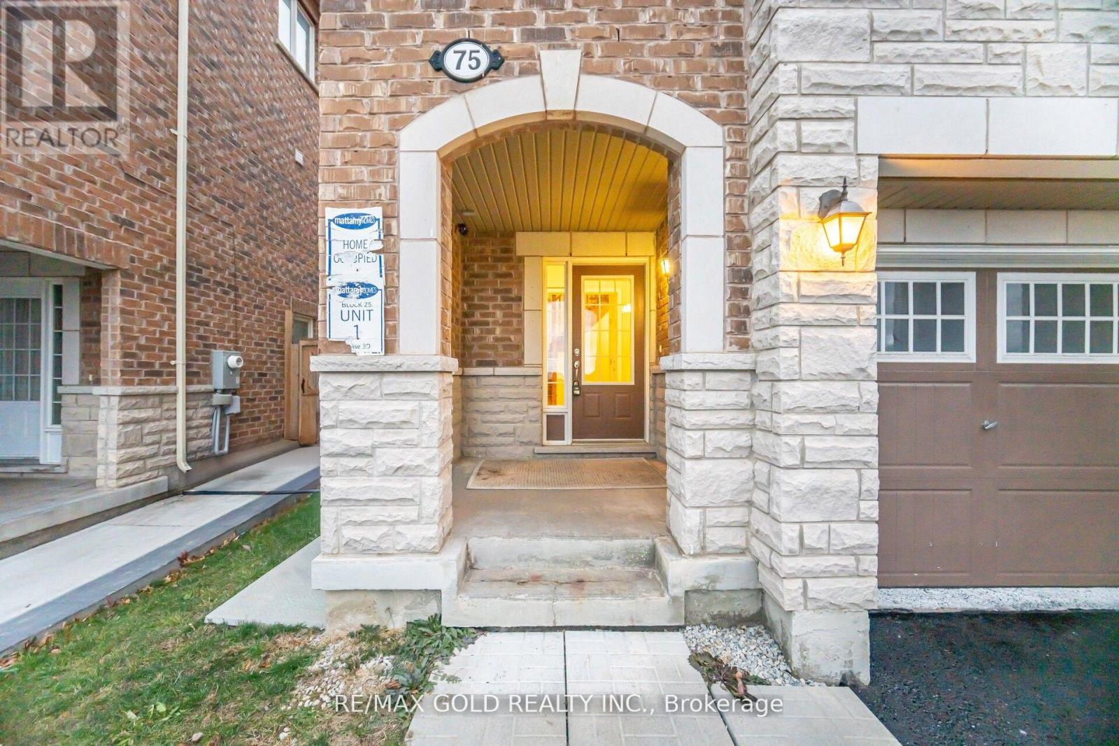 75 Baycliffe Crescent, Brampton, Ontario  L7A 3Z1 - Photo 2 - W12744918