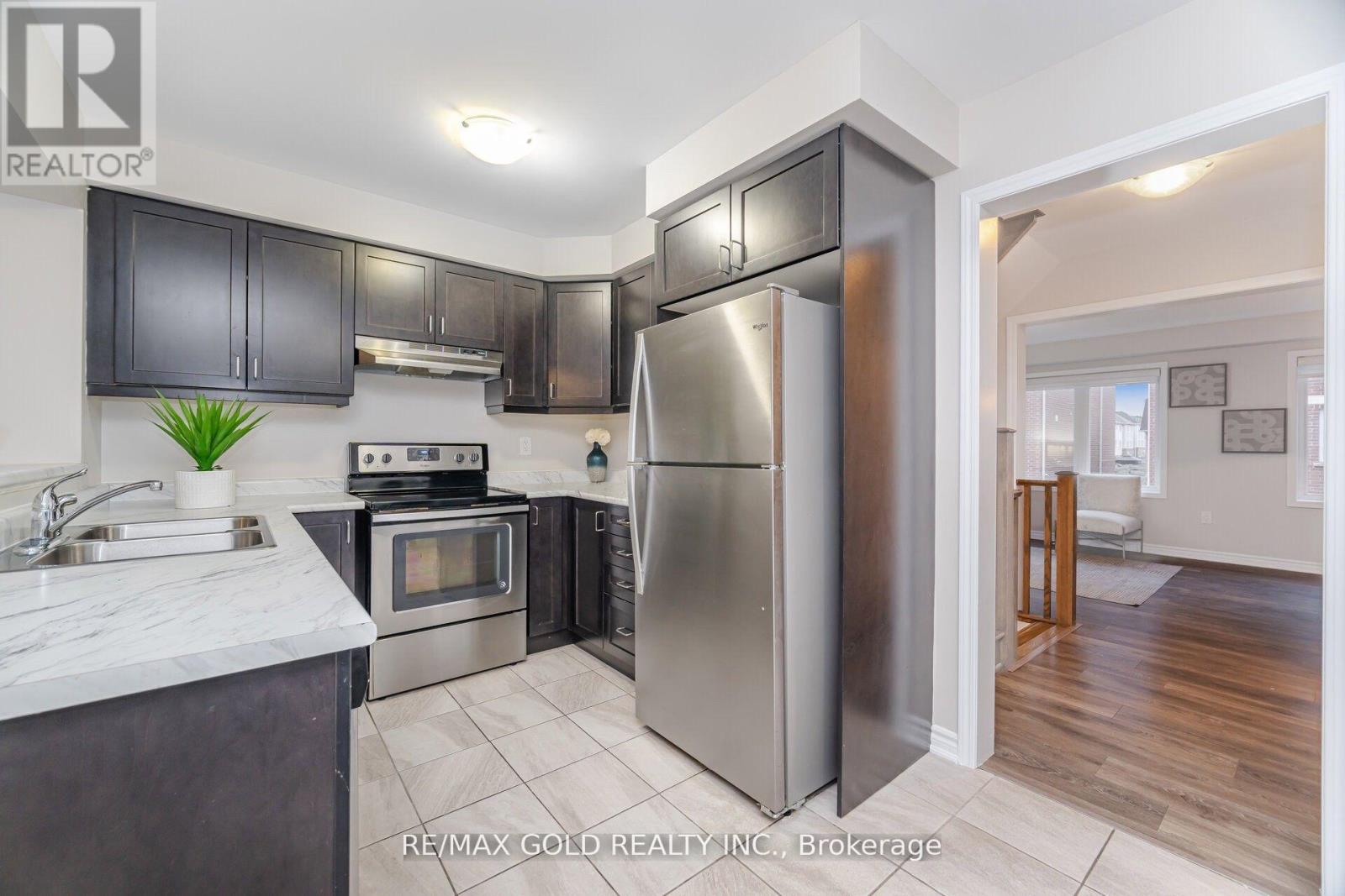 75 Baycliffe Crescent, Brampton, Ontario  L7A 3Z1 - Photo 9 - W12744918