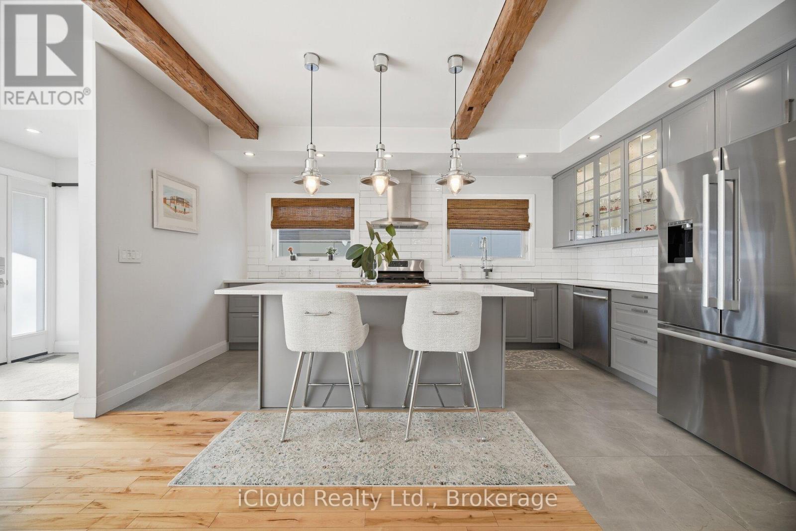 1061 Johnathan Drive, Mississauga, Ontario  L4Y 1J9 - Photo 11 - W12744942