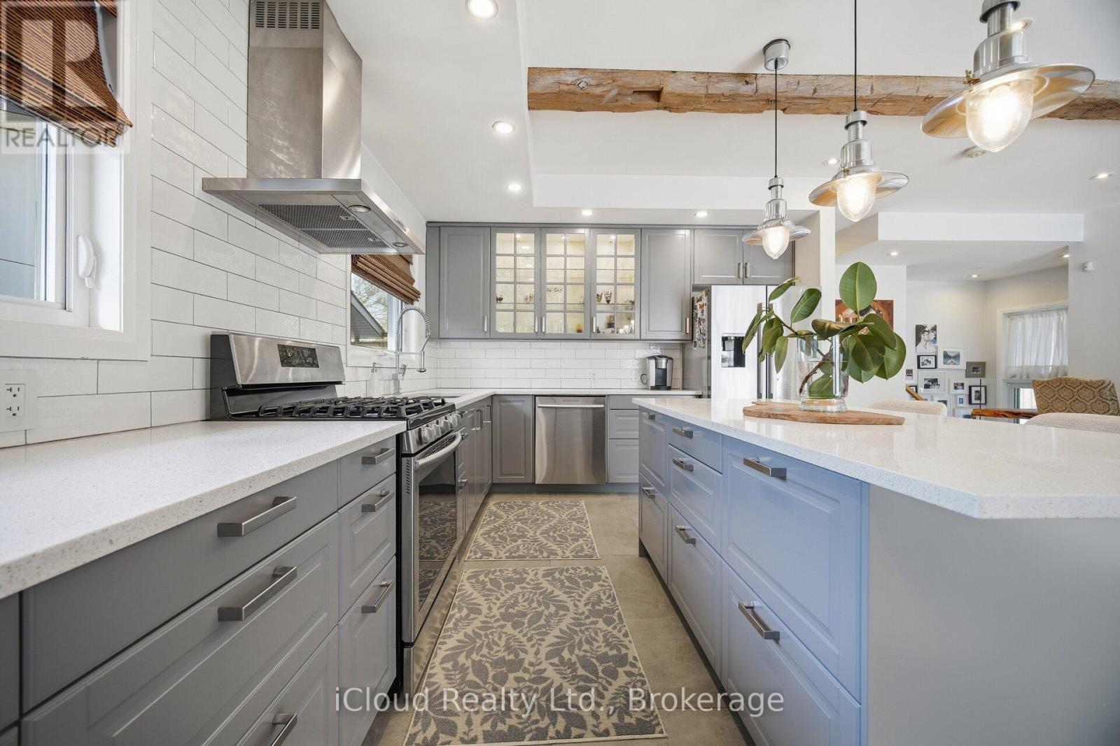 1061 Johnathan Drive, Mississauga, Ontario  L4Y 1J9 - Photo 13 - W12744942