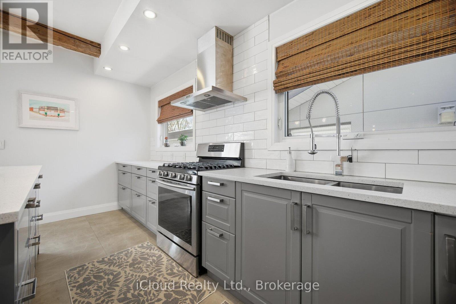 1061 Johnathan Drive, Mississauga, Ontario  L4Y 1J9 - Photo 14 - W12744942