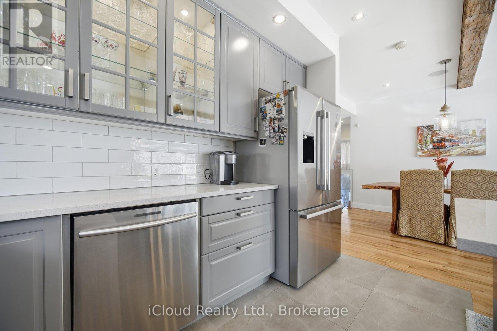 1061 Johnathan Drive, Mississauga, Ontario  L4Y 1J9 - Photo 15 - W12744942