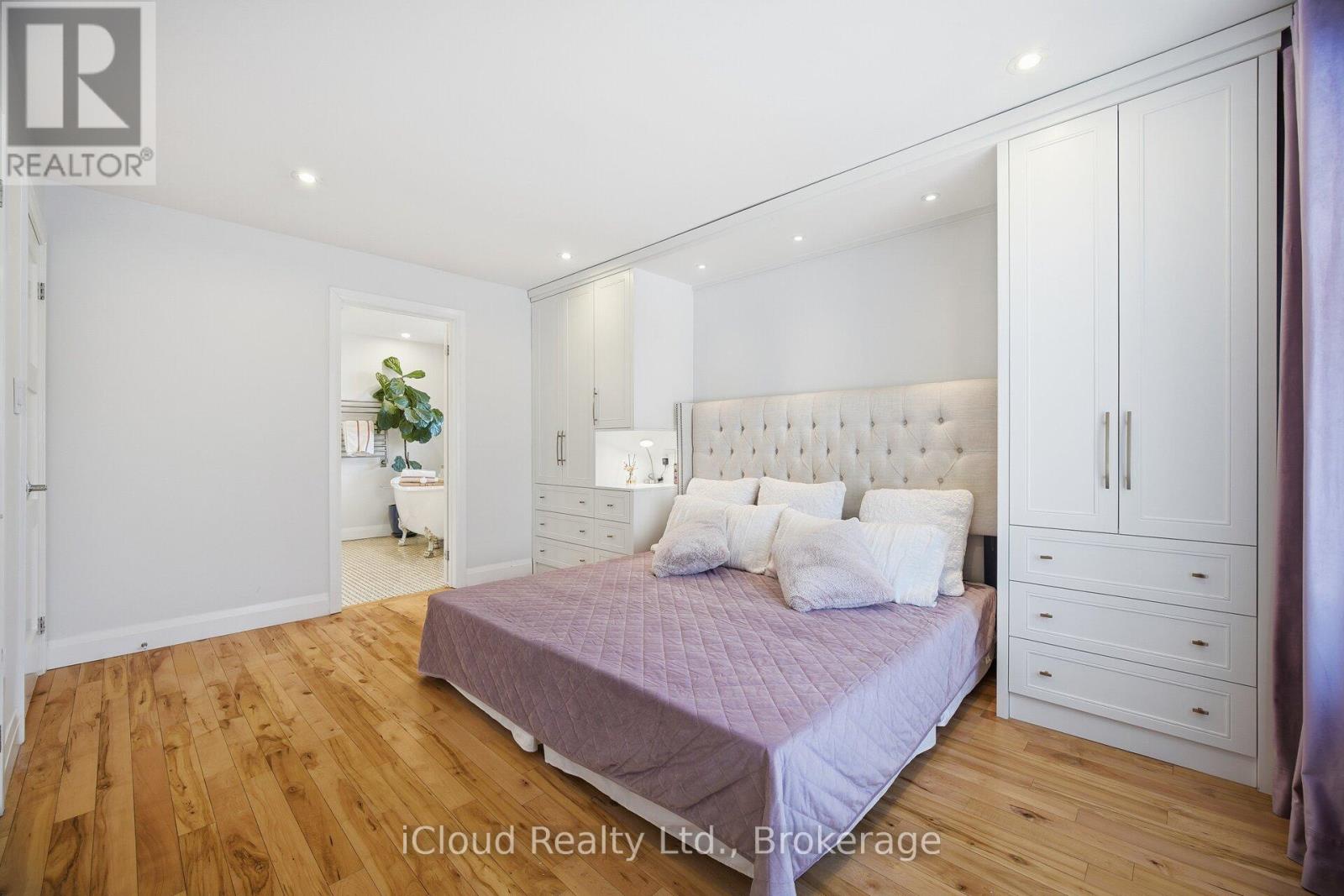 1061 Johnathan Drive, Mississauga, Ontario  L4Y 1J9 - Photo 24 - W12744942