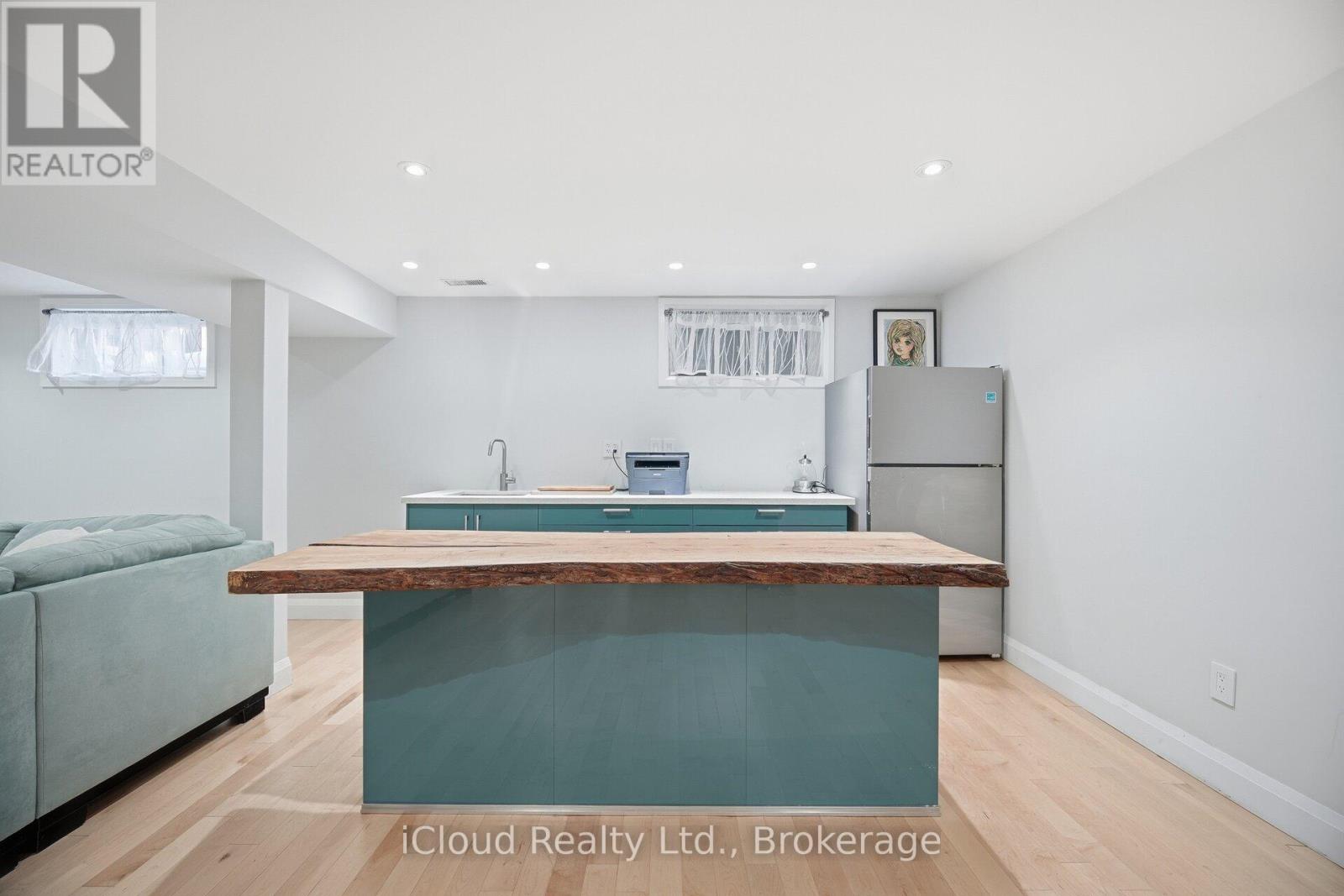 1061 Johnathan Drive, Mississauga, Ontario  L4Y 1J9 - Photo 38 - W12744942