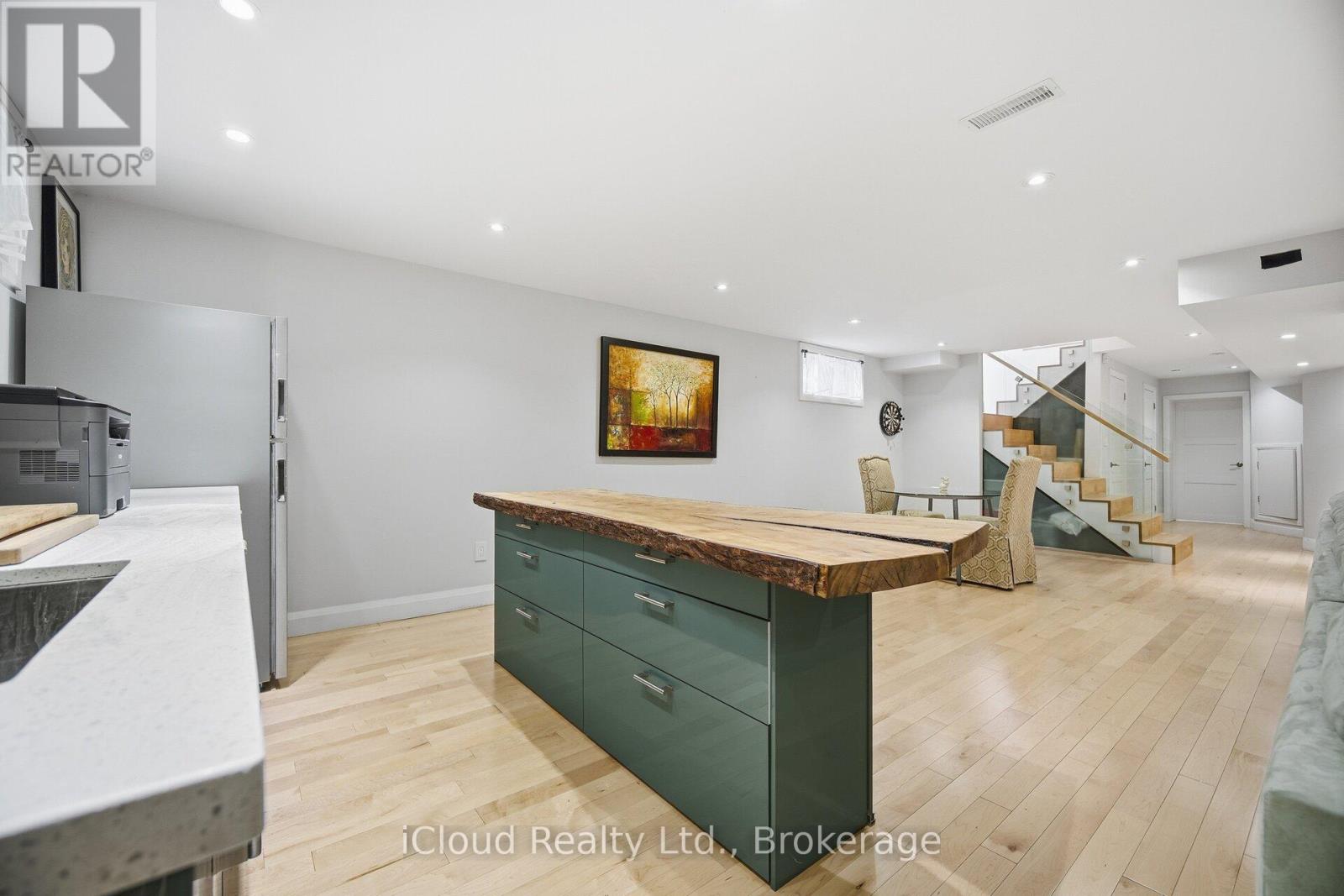 1061 Johnathan Drive, Mississauga, Ontario  L4Y 1J9 - Photo 39 - W12744942