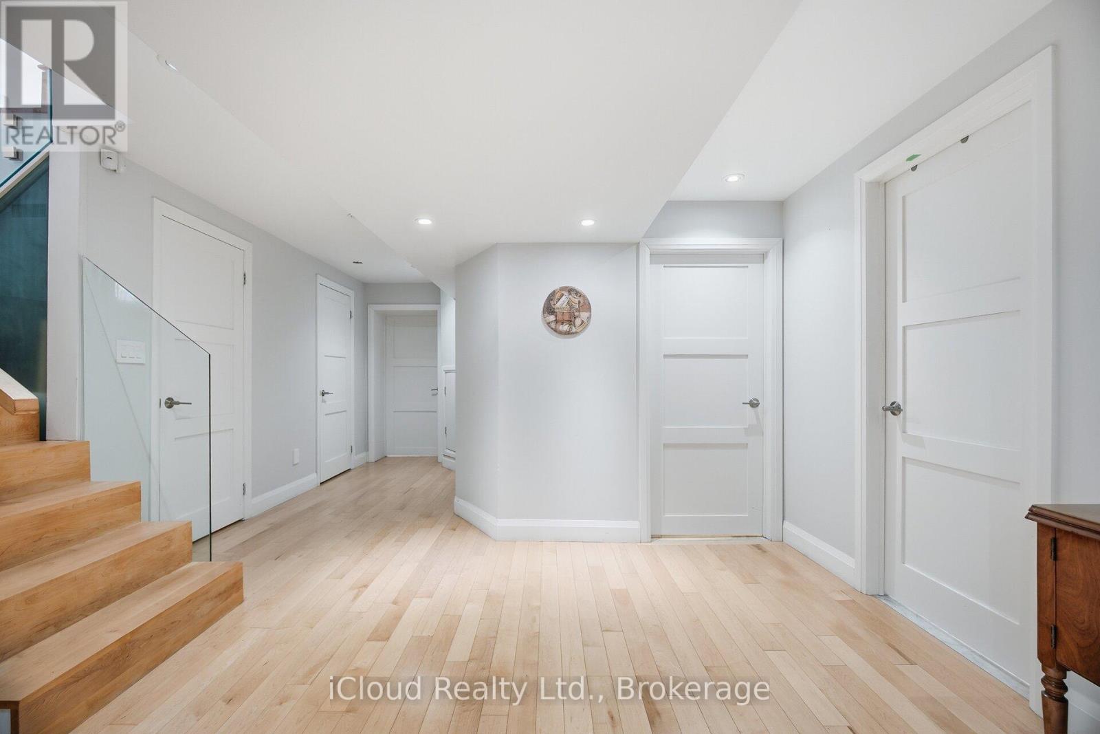 1061 Johnathan Drive, Mississauga, Ontario  L4Y 1J9 - Photo 43 - W12744942