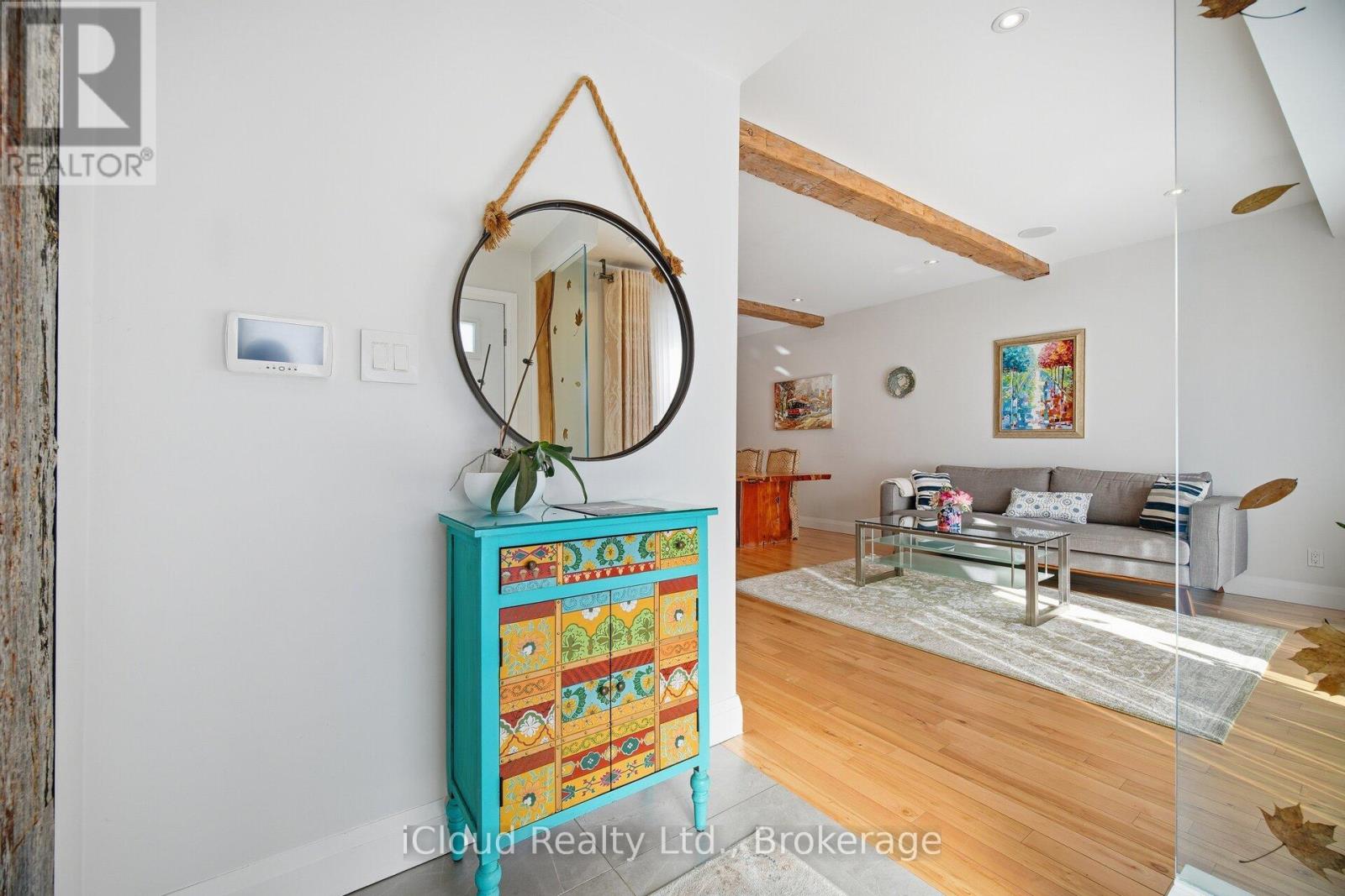 1061 Johnathan Drive, Mississauga, Ontario  L4Y 1J9 - Photo 6 - W12744942