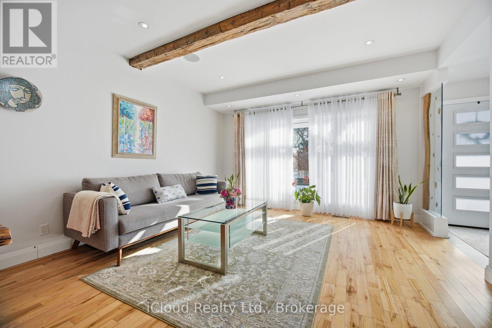 1061 Johnathan Drive, Mississauga, Ontario  L4Y 1J9 - Photo 7 - W12744942