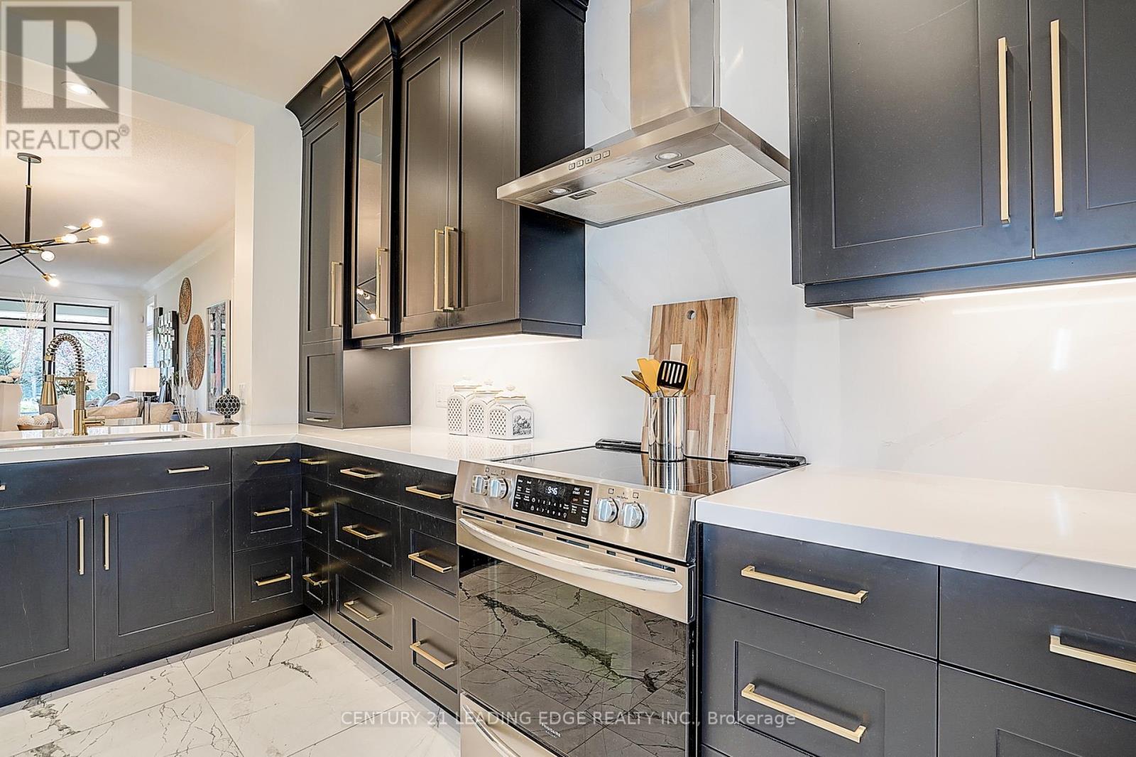 106 Couples Gallery, Whitchurch-Stouffville, Ontario  L4A 1M8 - Photo 13 - N12397177