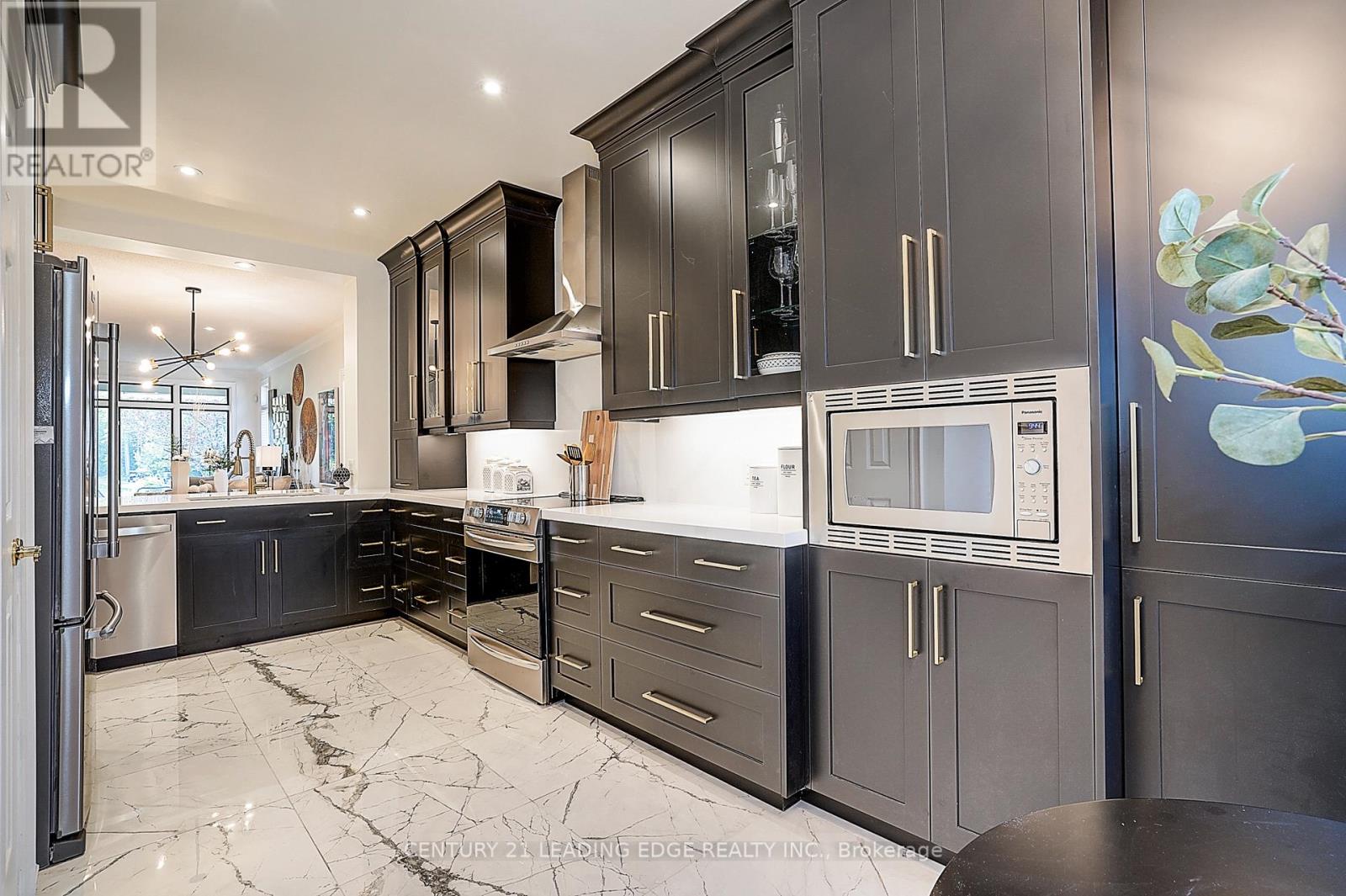 106 Couples Gallery, Whitchurch-Stouffville, Ontario  L4A 1M8 - Photo 12 - N12397177