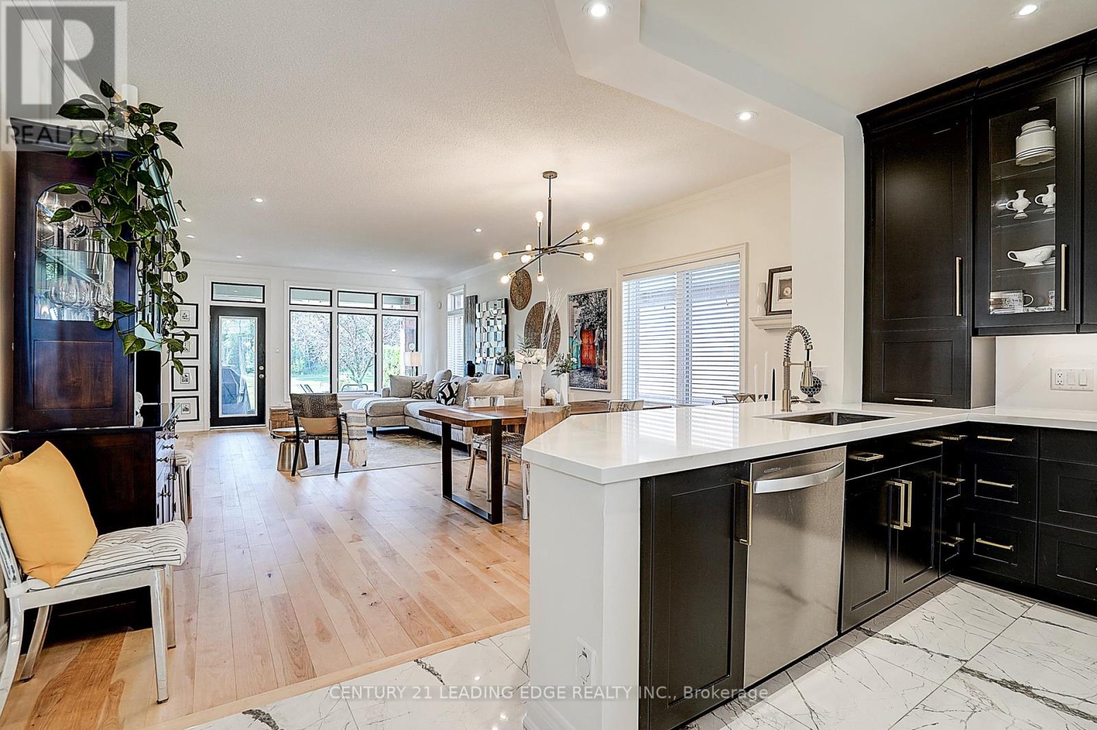 106 Couples Gallery, Whitchurch-Stouffville, Ontario  L4A 1M8 - Photo 16 - N12397177