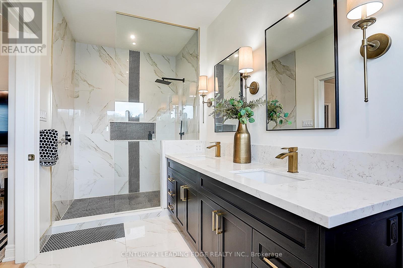 106 Couples Gallery, Whitchurch-Stouffville, Ontario  L4A 1M8 - Photo 28 - N12397177