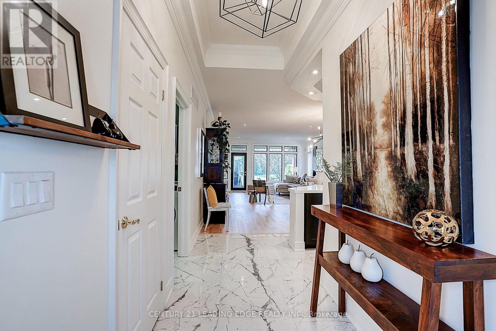 106 Couples Gallery, Whitchurch-Stouffville, Ontario  L4A 1M8 - Photo 6 - N12397177