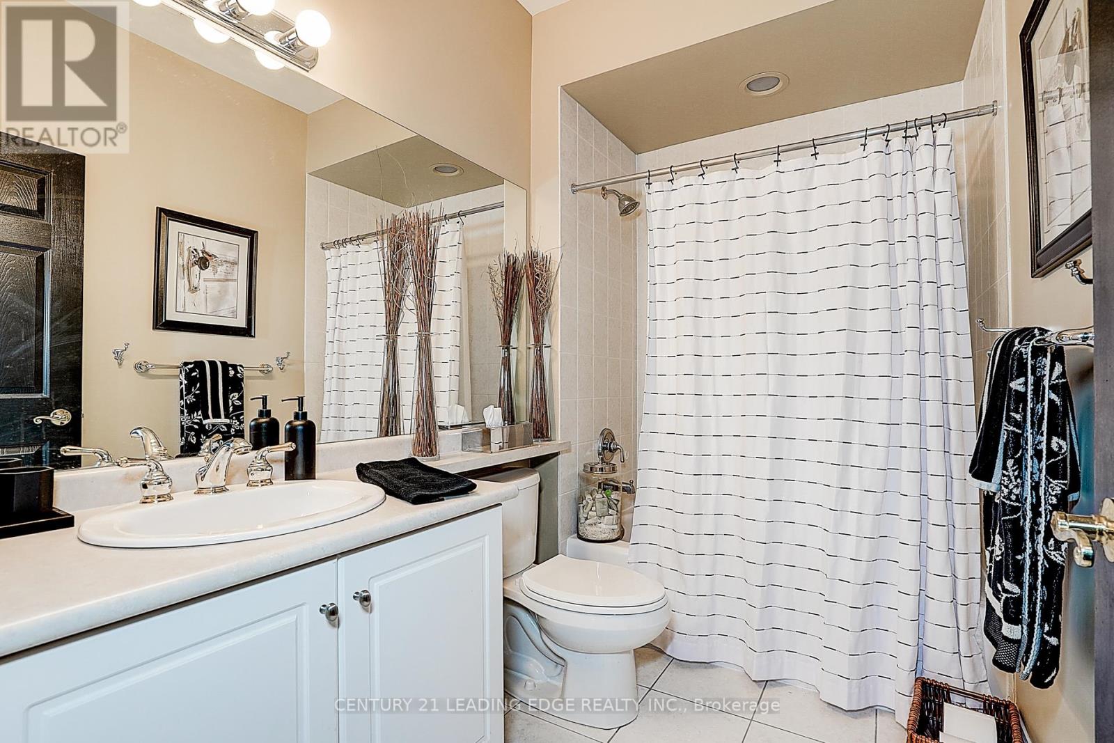 106 Couples Gallery, Whitchurch-Stouffville, Ontario  L4A 1M8 - Photo 32 - N12397177