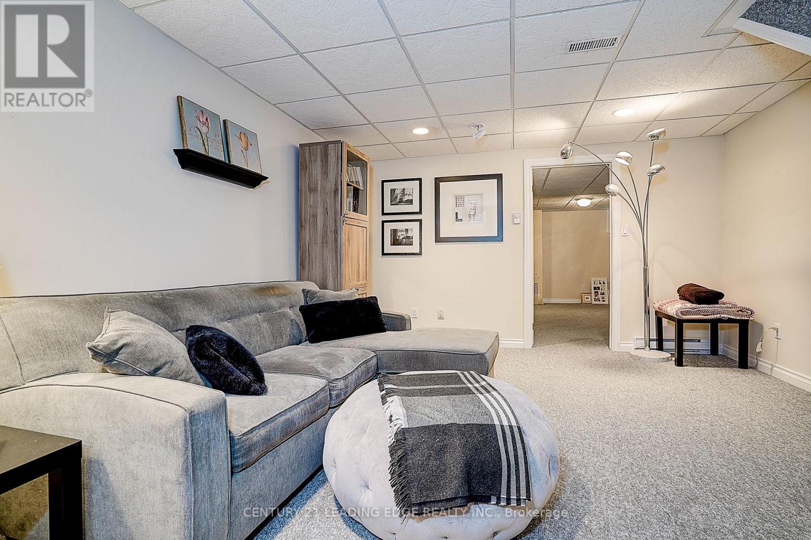 106 Couples Gallery, Whitchurch-Stouffville, Ontario  L4A 1M8 - Photo 34 - N12397177