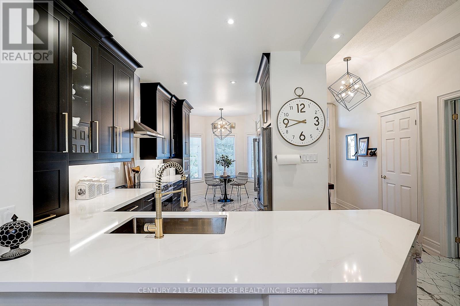 106 Couples Gallery, Whitchurch-Stouffville, Ontario  L4A 1M8 - Photo 9 - N12397177