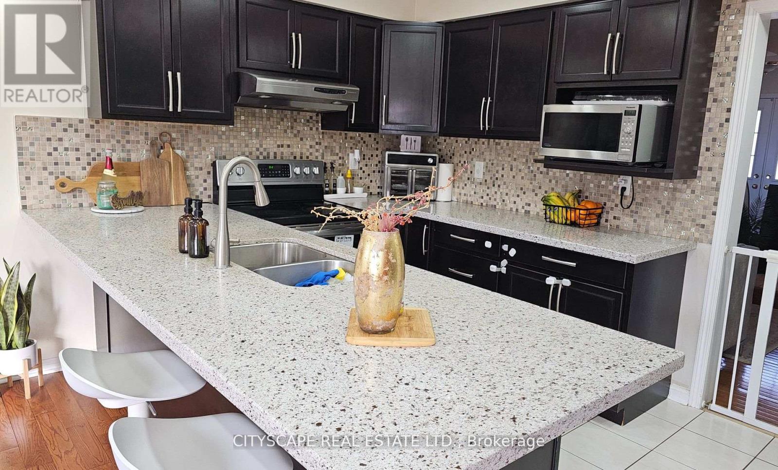 1408 Quest Circle, Mississauga, Ontario  L5N 8B4 - Photo 11 - W12477362