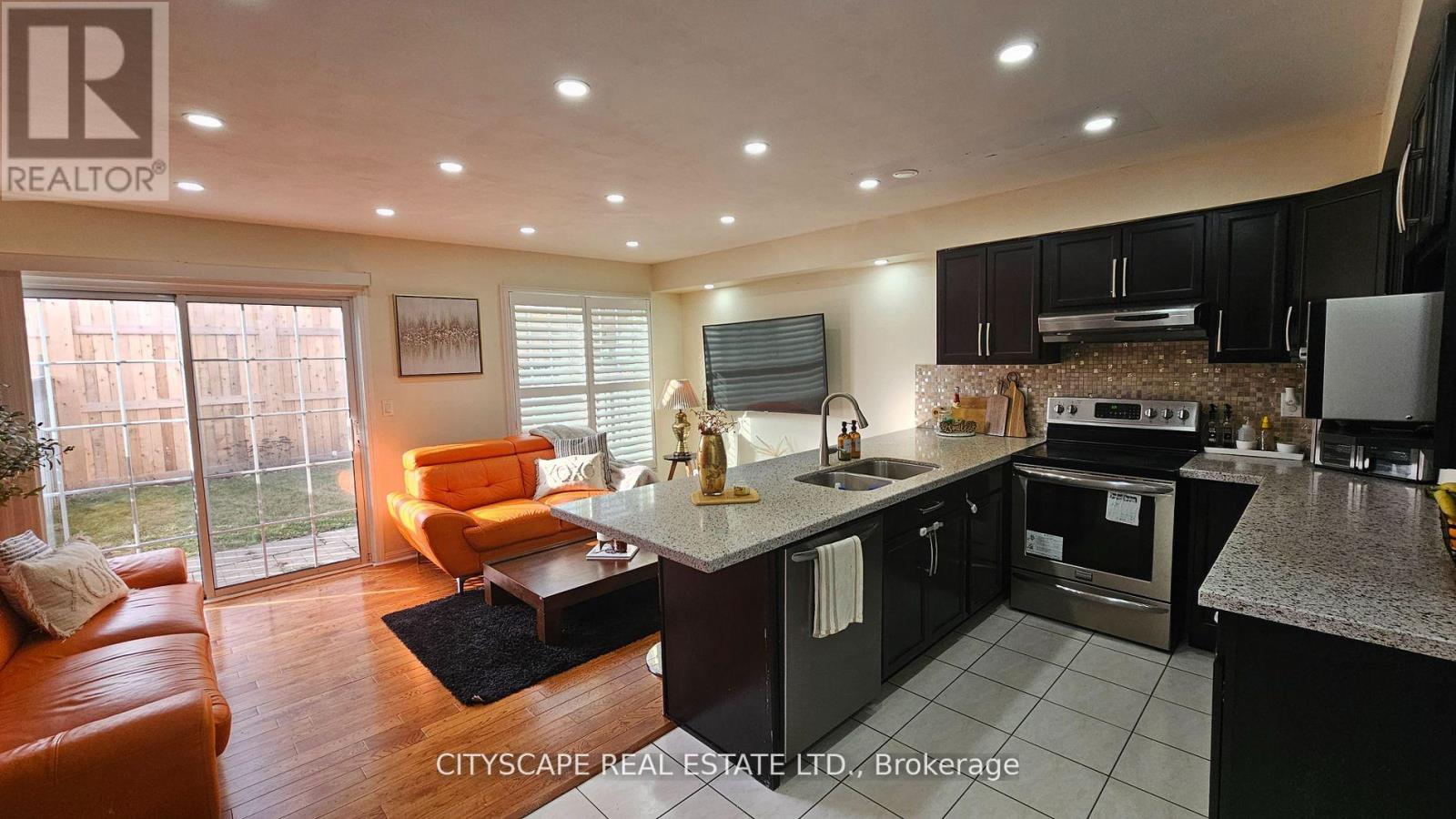 1408 Quest Circle, Mississauga, Ontario  L5N 8B4 - Photo 8 - W12477362