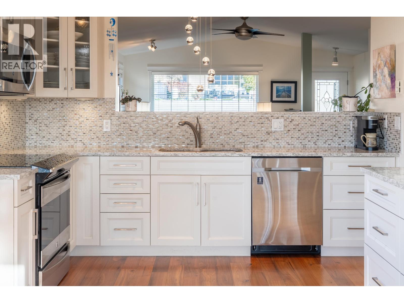 5696 Emily Way, Sechelt, British Columbia  V7Z 0N5 - Photo 6 - R3082694