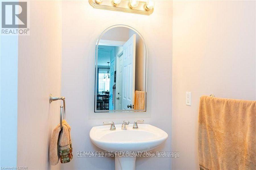 79 Donker Drive, St. Thomas, Ontario  N5P 4L2 - Photo 5 - X12745008