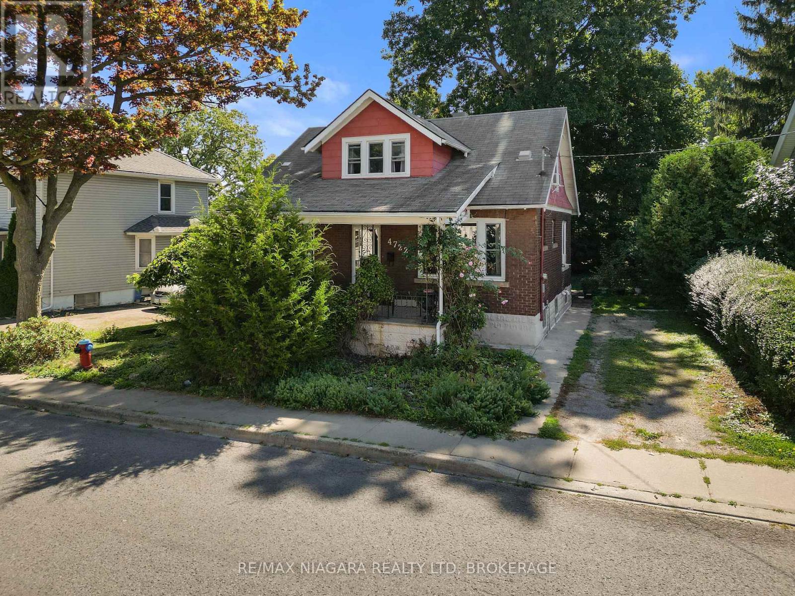 4722 Ryerson Crescent, Niagara Falls, Ontario  L2E 1E5 - Photo 3 - X12744978