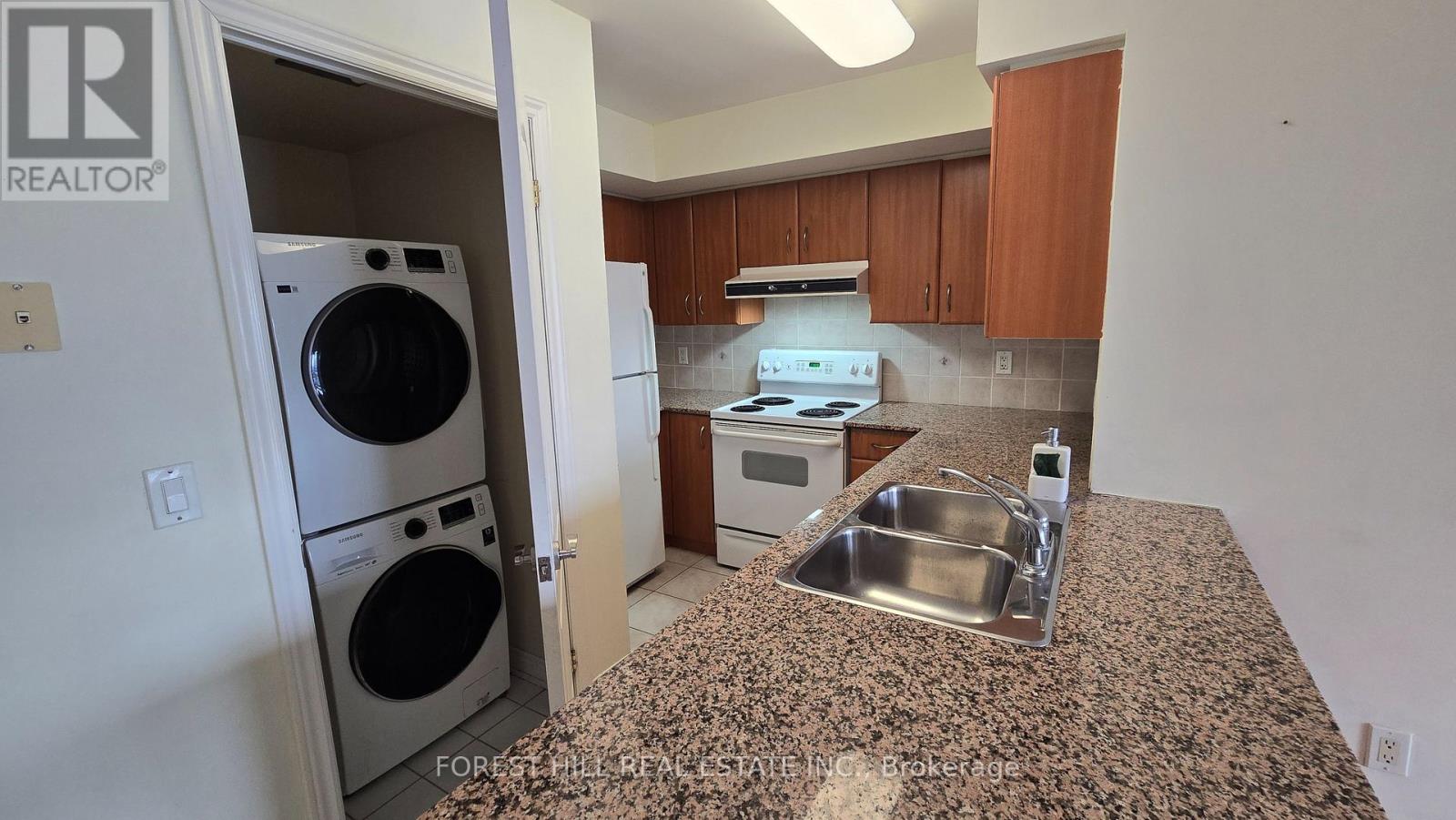 1216 - 50 Disera Drive, Vaughan, Ontario  L4J 9E9 - Photo 5 - N12739384