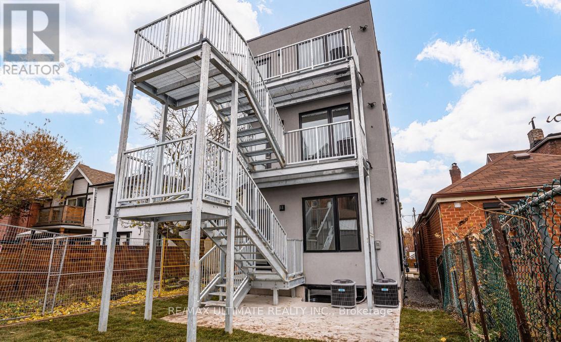 Unit 1 - 154 Robina Avenue, Toronto, Ontario  M6C 3Y7 - Photo 2 - C12744984